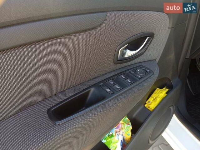 Білий Рено Гранд Сценік, об'ємом двигуна 1.6 л та пробігом 233 тис. км за 7300 $, фото 21 на Automoto.ua