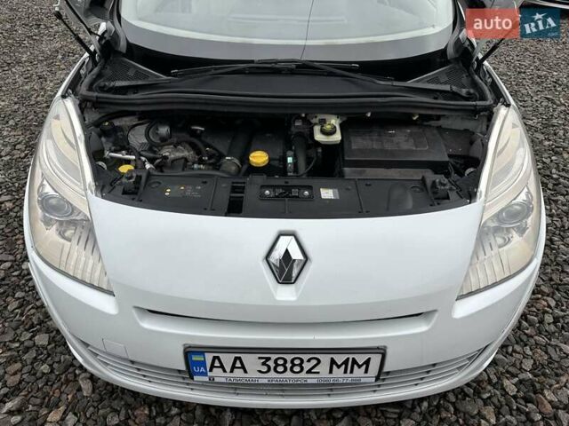 Белый Рено Гранд Сценик, объемом двигателя 1.5 л и пробегом 234 тыс. км за 6700 $, фото 14 на Automoto.ua