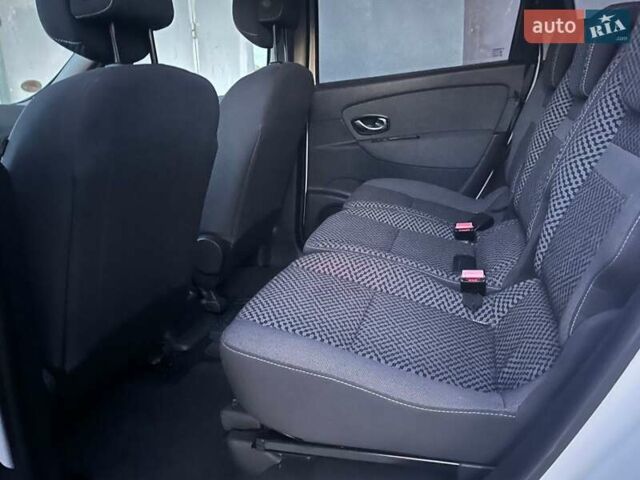 Белый Рено Гранд Сценик, объемом двигателя 1.46 л и пробегом 370 тыс. км за 6899 $, фото 6 на Automoto.ua