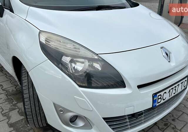 Белый Рено Гранд Сценик, объемом двигателя 1.6 л и пробегом 166 тыс. км за 8350 $, фото 7 на Automoto.ua