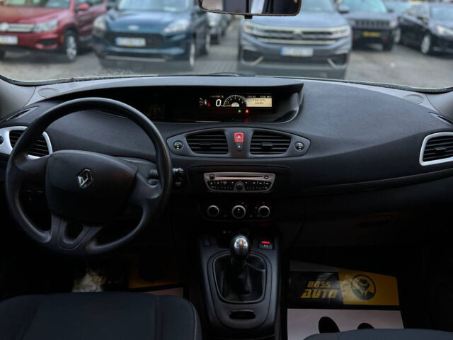 Белый Рено Гранд Сценик, объемом двигателя 1.5 л и пробегом 455 тыс. км за 6500 $, фото 11 на Automoto.ua