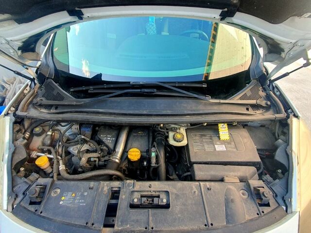 Белый Рено Гранд Сценик, объемом двигателя 1.6 л и пробегом 290 тыс. км за 8000 $, фото 5 на Automoto.ua