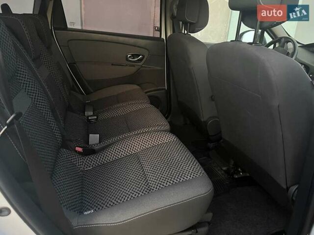 Белый Рено Гранд Сценик, объемом двигателя 1.46 л и пробегом 370 тыс. км за 6899 $, фото 34 на Automoto.ua