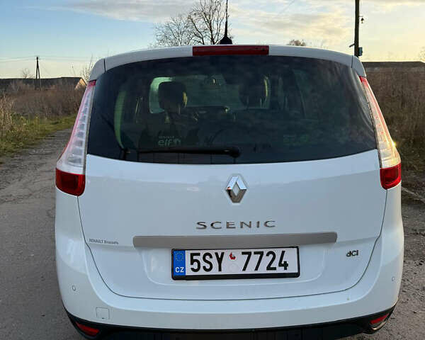 Белый Рено Гранд Сценик, объемом двигателя 1.9 л и пробегом 200 тыс. км за 8200 $, фото 4 на Automoto.ua