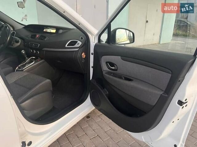 Белый Рено Гранд Сценик, объемом двигателя 1.46 л и пробегом 370 тыс. км за 6899 $, фото 38 на Automoto.ua