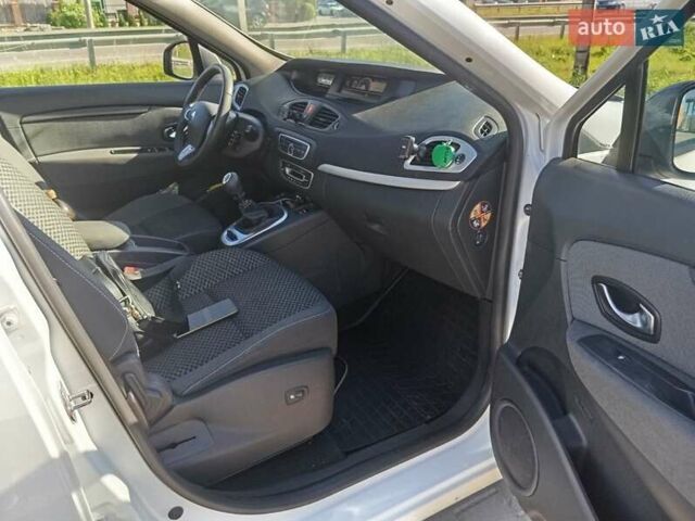 Білий Рено Гранд Сценік, об'ємом двигуна 1.6 л та пробігом 233 тис. км за 7300 $, фото 18 на Automoto.ua