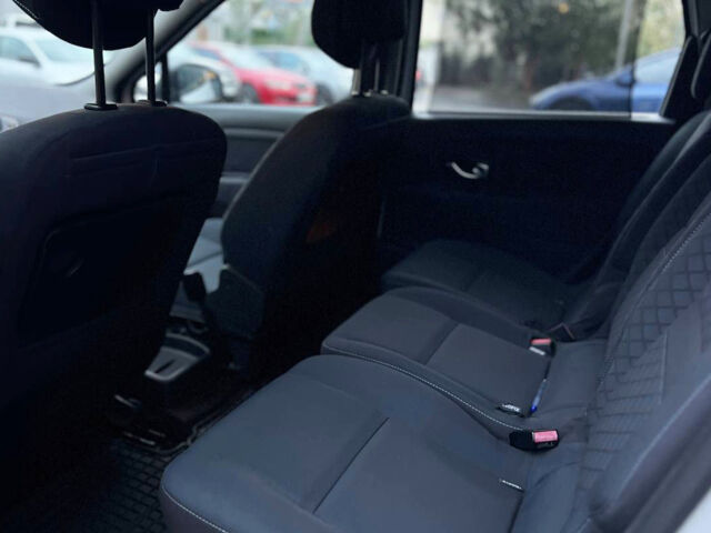 Белый Рено Гранд Сценик, объемом двигателя 1.5 л и пробегом 455 тыс. км за 6500 $, фото 13 на Automoto.ua