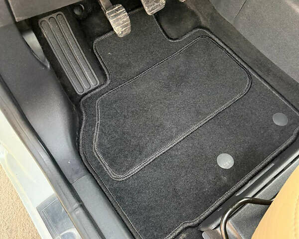 Белый Рено Гранд Сценик, объемом двигателя 1.9 л и пробегом 200 тыс. км за 8200 $, фото 28 на Automoto.ua