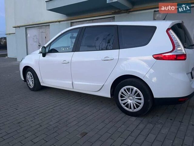 Белый Рено Гранд Сценик, объемом двигателя 1.46 л и пробегом 370 тыс. км за 6899 $, фото 17 на Automoto.ua