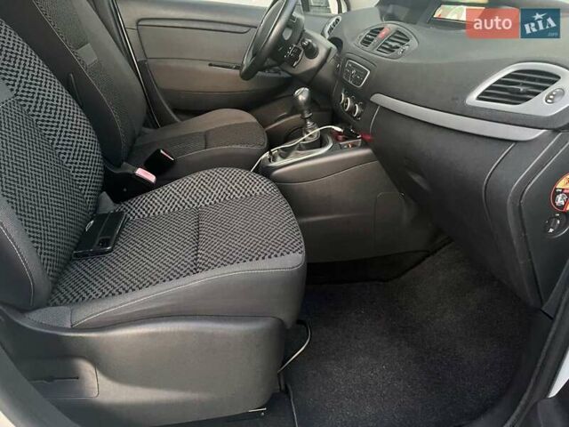 Белый Рено Гранд Сценик, объемом двигателя 1.46 л и пробегом 370 тыс. км за 6899 $, фото 35 на Automoto.ua