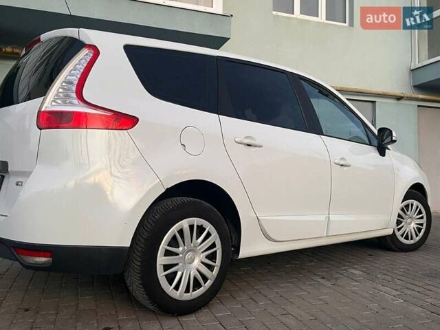 Белый Рено Гранд Сценик, объемом двигателя 1.46 л и пробегом 370 тыс. км за 6899 $, фото 25 на Automoto.ua
