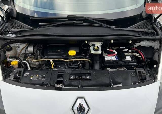 Белый Рено Гранд Сценик, объемом двигателя 1.6 л и пробегом 166 тыс. км за 8350 $, фото 25 на Automoto.ua