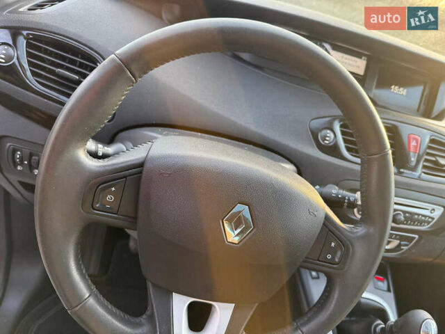Белый Рено Гранд Сценик, объемом двигателя 1.9 л и пробегом 200 тыс. км за 8200 $, фото 27 на Automoto.ua