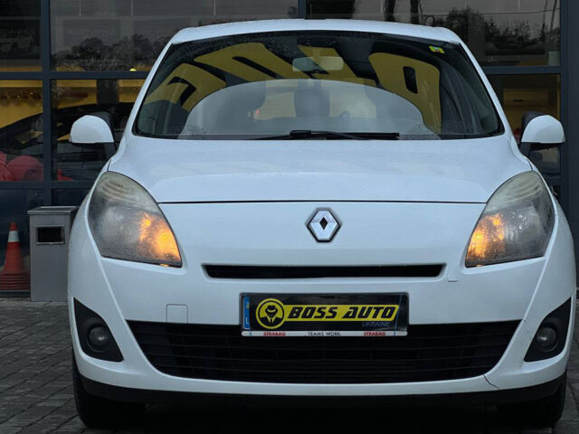 Белый Рено Гранд Сценик, объемом двигателя 1.5 л и пробегом 455 тыс. км за 6500 $, фото 1 на Automoto.ua