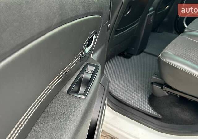 Белый Рено Гранд Сценик, объемом двигателя 1.6 л и пробегом 166 тыс. км за 8350 $, фото 18 на Automoto.ua