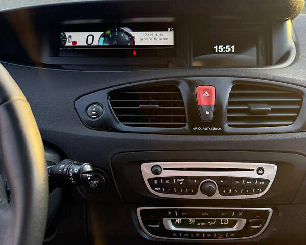 Белый Рено Гранд Сценик, объемом двигателя 1.9 л и пробегом 200 тыс. км за 8200 $, фото 20 на Automoto.ua