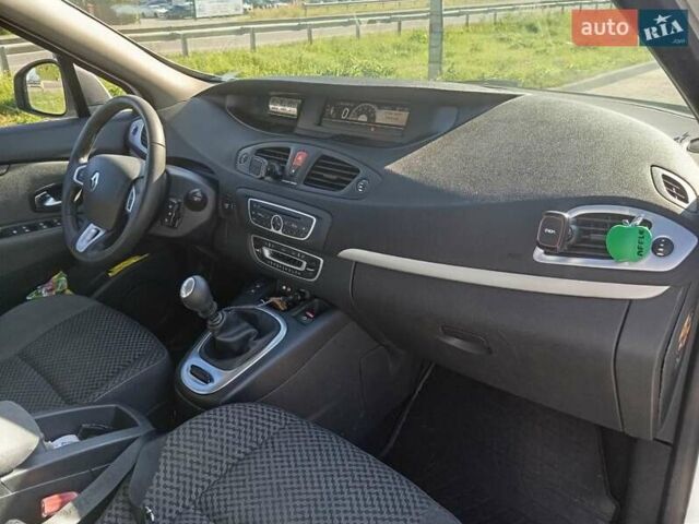 Білий Рено Гранд Сценік, об'ємом двигуна 1.6 л та пробігом 233 тис. км за 7300 $, фото 13 на Automoto.ua