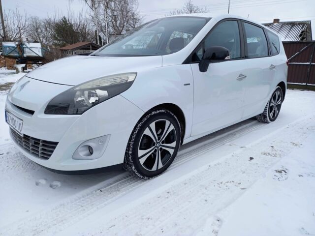 Білий Рено Гранд Сценік, об'ємом двигуна 0 л та пробігом 246 тис. км за 7700 $, фото 1 на Automoto.ua