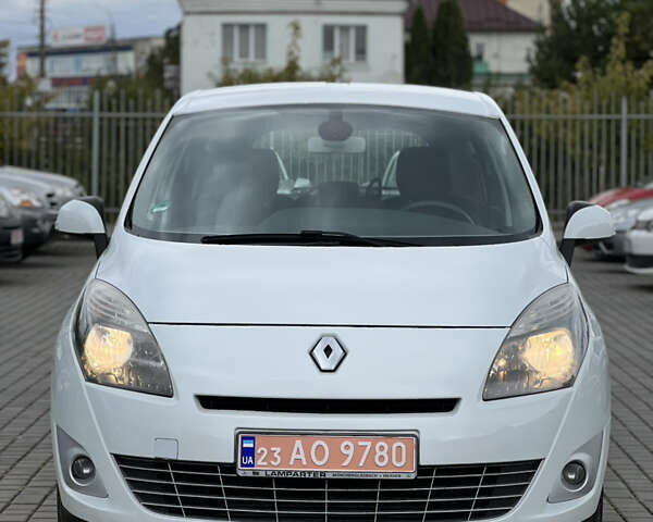 Білий Рено Гранд Сценік, об'ємом двигуна 1.5 л та пробігом 188 тис. км за 7700 $, фото 1 на Automoto.ua