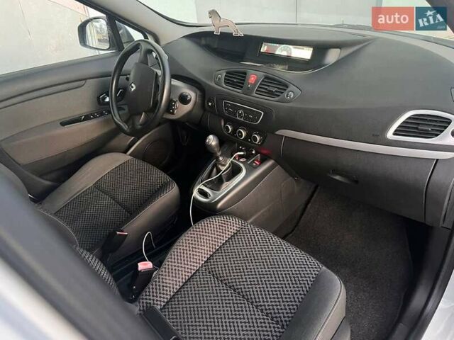 Белый Рено Гранд Сценик, объемом двигателя 1.46 л и пробегом 370 тыс. км за 6899 $, фото 39 на Automoto.ua