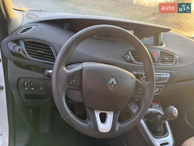 Белый Рено Гранд Сценик, объемом двигателя 1.9 л и пробегом 200 тыс. км за 8200 $, фото 19 на Automoto.ua