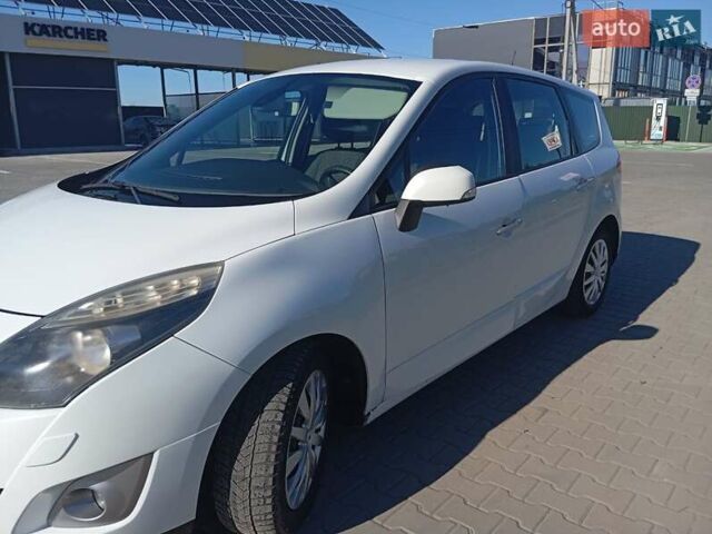 Білий Рено Гранд Сценік, об'ємом двигуна 1.6 л та пробігом 233 тис. км за 7300 $, фото 7 на Automoto.ua