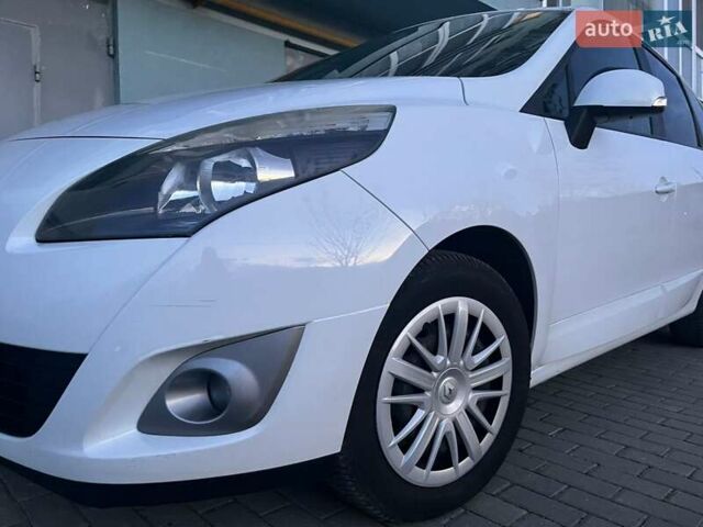 Белый Рено Гранд Сценик, объемом двигателя 1.46 л и пробегом 370 тыс. км за 6899 $, фото 1 на Automoto.ua