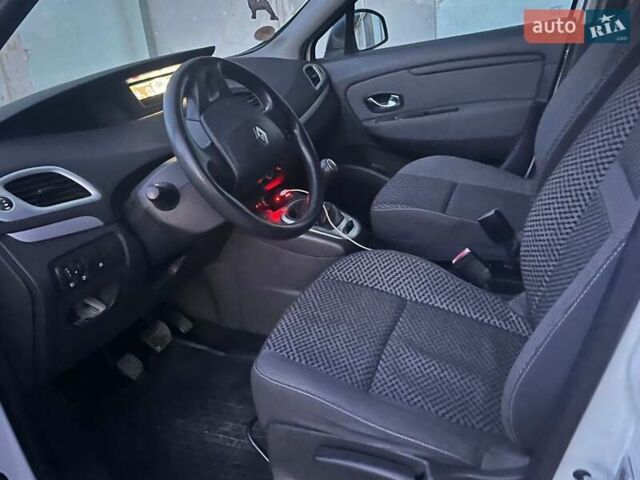 Белый Рено Гранд Сценик, объемом двигателя 1.46 л и пробегом 370 тыс. км за 6899 $, фото 7 на Automoto.ua