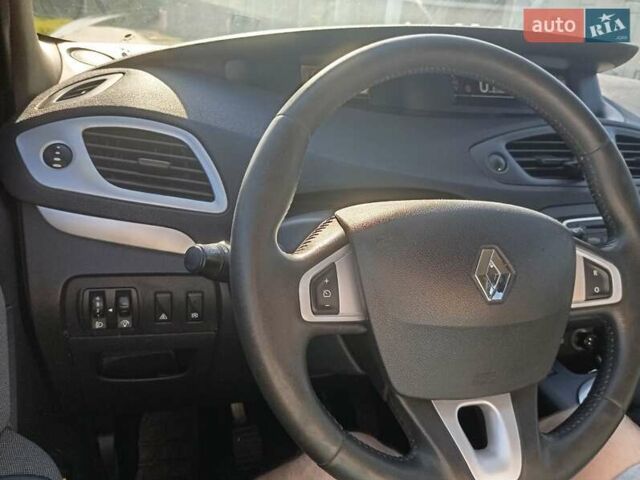 Білий Рено Гранд Сценік, об'ємом двигуна 1.6 л та пробігом 233 тис. км за 7300 $, фото 17 на Automoto.ua