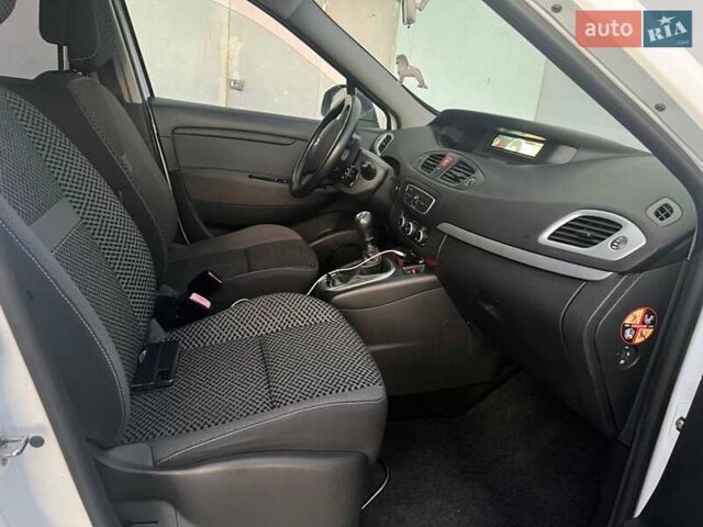 Белый Рено Гранд Сценик, объемом двигателя 1.46 л и пробегом 370 тыс. км за 6899 $, фото 36 на Automoto.ua