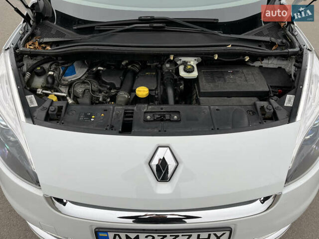 Белый Рено Гранд Сценик, объемом двигателя 1.46 л и пробегом 280 тыс. км за 8100 $, фото 16 на Automoto.ua