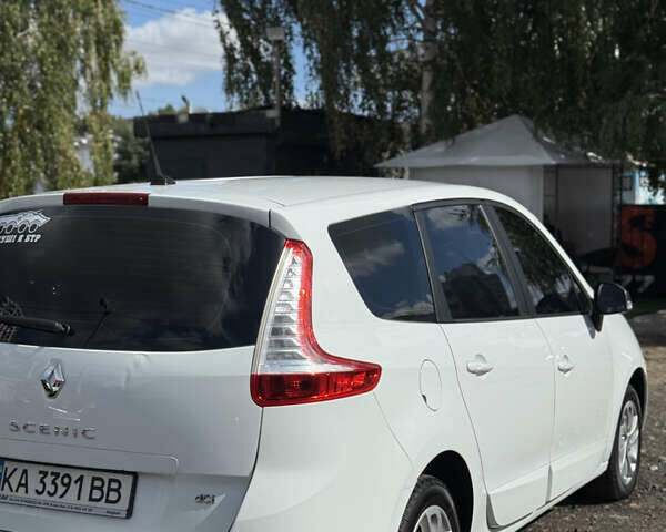 Білий Рено Гранд Сценік, об'ємом двигуна 1.6 л та пробігом 293 тис. км за 8400 $, фото 11 на Automoto.ua