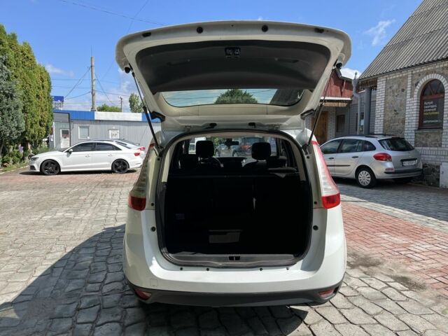 Белый Рено Гранд Сценик, объемом двигателя 1.5 л и пробегом 250 тыс. км за 7000 $, фото 6 на Automoto.ua