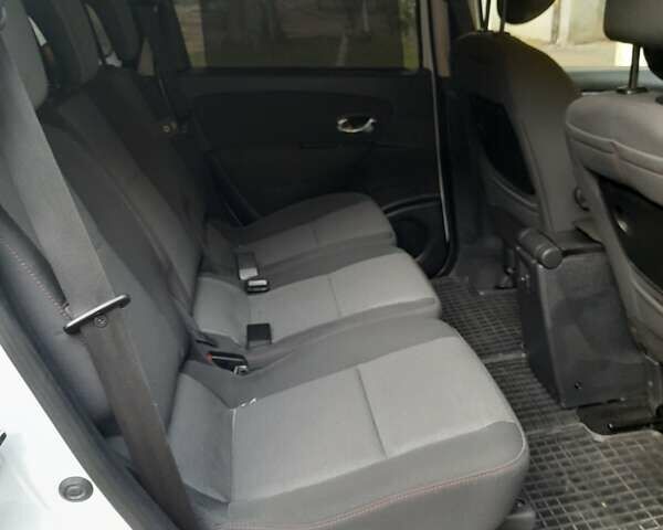 Белый Рено Гранд Сценик, объемом двигателя 1.46 л и пробегом 244 тыс. км за 8700 $, фото 9 на Automoto.ua