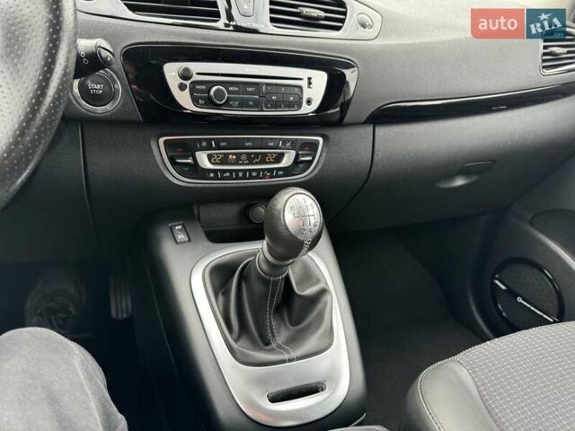 Белый Рено Гранд Сценик, объемом двигателя 1.5 л и пробегом 205 тыс. км за 10950 $, фото 36 на Automoto.ua