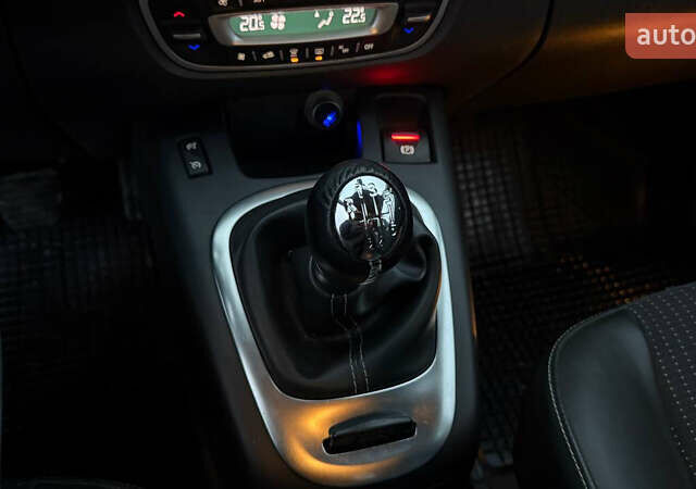 Белый Рено Гранд Сценик, объемом двигателя 1.6 л и пробегом 182 тыс. км за 9000 $, фото 18 на Automoto.ua