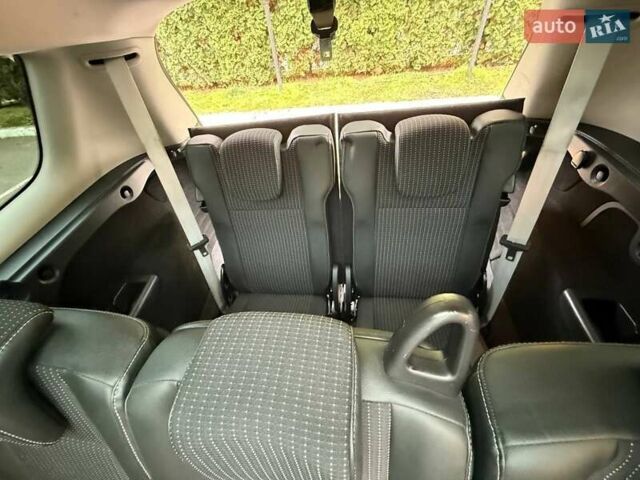 Белый Рено Гранд Сценик, объемом двигателя 1.6 л и пробегом 250 тыс. км за 8600 $, фото 17 на Automoto.ua