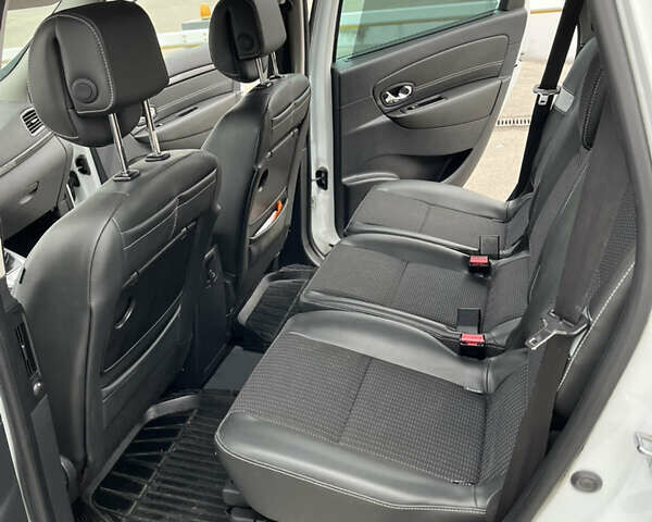 Белый Рено Гранд Сценик, объемом двигателя 1.46 л и пробегом 280 тыс. км за 8100 $, фото 12 на Automoto.ua