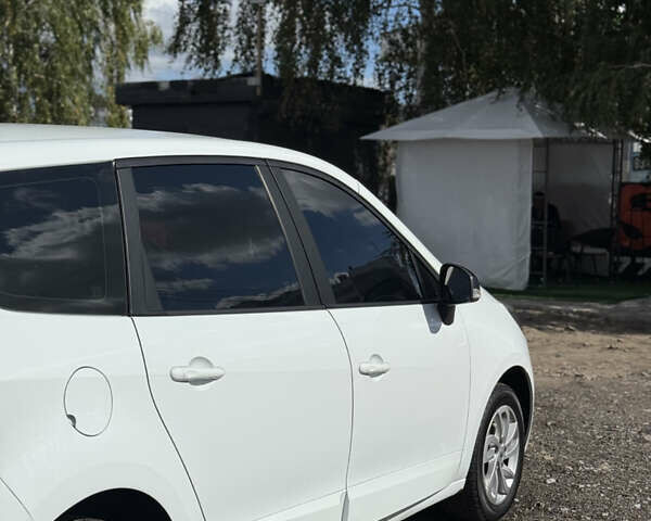 Білий Рено Гранд Сценік, об'ємом двигуна 1.6 л та пробігом 293 тис. км за 8400 $, фото 13 на Automoto.ua
