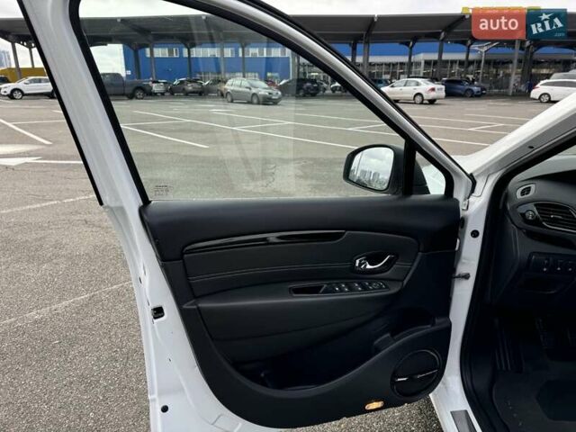 Белый Рено Гранд Сценик, объемом двигателя 1.5 л и пробегом 205 тыс. км за 10950 $, фото 14 на Automoto.ua