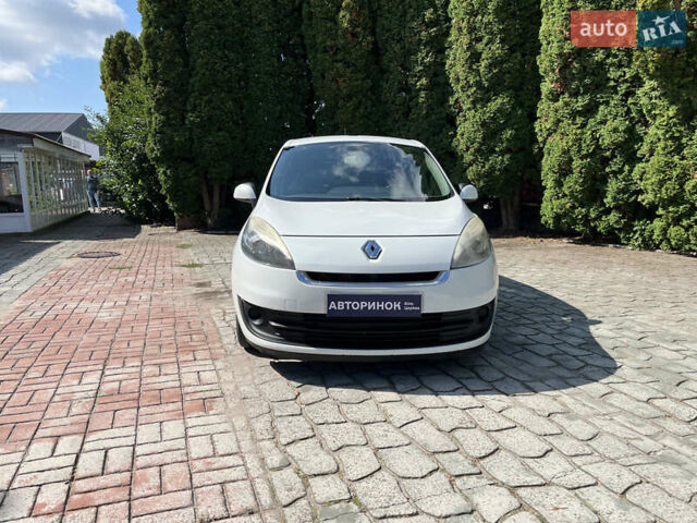 Білий Рено Гранд Сценік, об'ємом двигуна 1.5 л та пробігом 250 тис. км за 7500 $, фото 1 на Automoto.ua