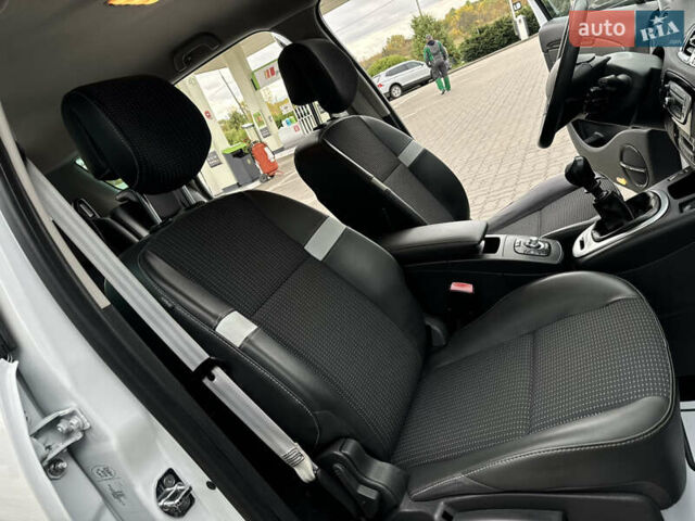 Белый Рено Гранд Сценик, объемом двигателя 1.6 л и пробегом 207 тыс. км за 9450 $, фото 89 на Automoto.ua