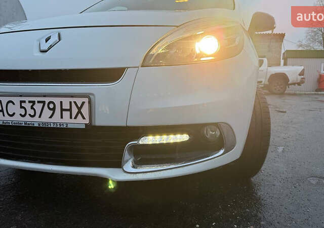 Белый Рено Гранд Сценик, объемом двигателя 1.6 л и пробегом 182 тыс. км за 9000 $, фото 6 на Automoto.ua