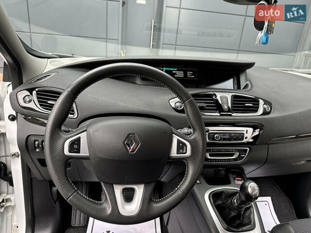 Белый Рено Гранд Сценик, объемом двигателя 1.6 л и пробегом 207 тыс. км за 9450 $, фото 67 на Automoto.ua