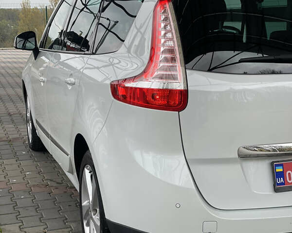 Білий Рено Гранд Сценік, об'ємом двигуна 1.5 л та пробігом 206 тис. км за 9700 $, фото 10 на Automoto.ua