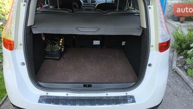 Білий Рено Гранд Сценік, об'ємом двигуна 1.6 л та пробігом 204 тис. км за 10300 $, фото 5 на Automoto.ua