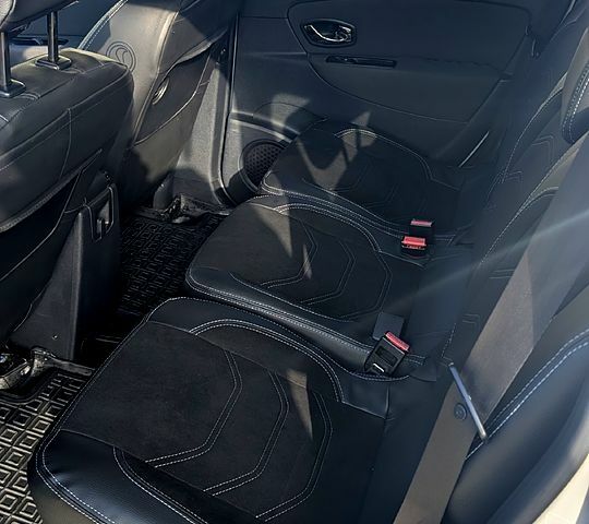 Белый Рено Гранд Сценик, объемом двигателя 1.5 л и пробегом 0 тыс. км за 7700 $, фото 4 на Automoto.ua