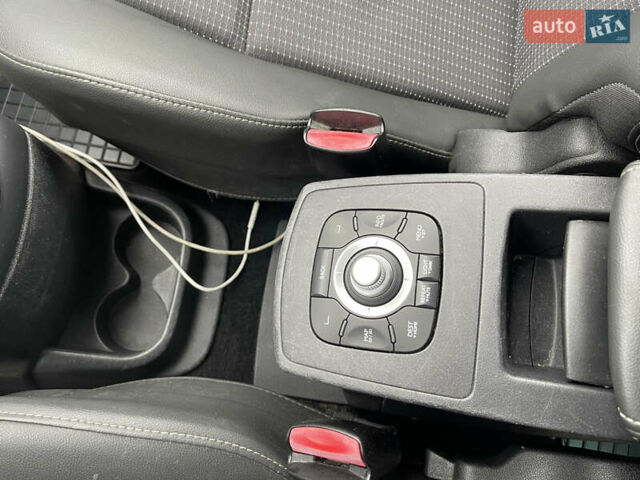 Белый Рено Гранд Сценик, объемом двигателя 1.6 л и пробегом 220 тыс. км за 9350 $, фото 25 на Automoto.ua