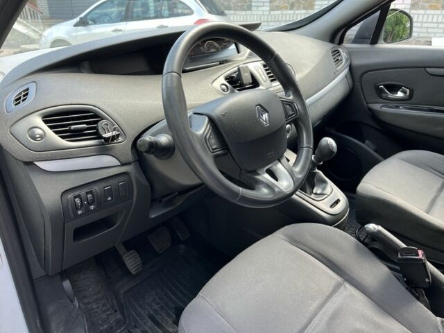 Белый Рено Гранд Сценик, объемом двигателя 1.5 л и пробегом 250 тыс. км за 7000 $, фото 12 на Automoto.ua