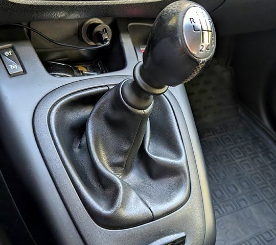 Белый Рено Гранд Сценик, объемом двигателя 1.5 л и пробегом 0 тыс. км за 7700 $, фото 3 на Automoto.ua